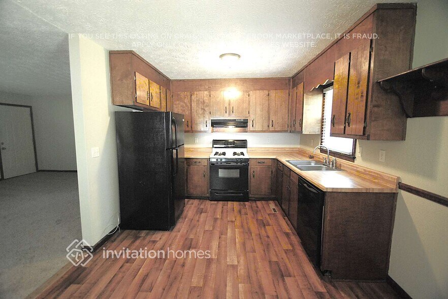 Building Photo - 266 Farm Ridge Dr NE