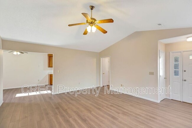 Building Photo - 1005 Tj Ln