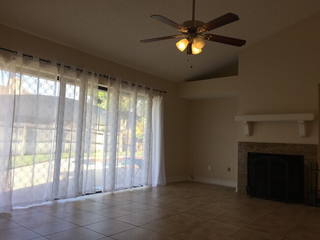 Building Photo - 550 Hassocks Loop