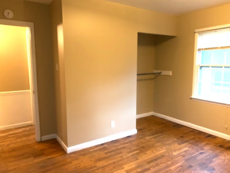 Building Photo - 272 Liverpool Rd