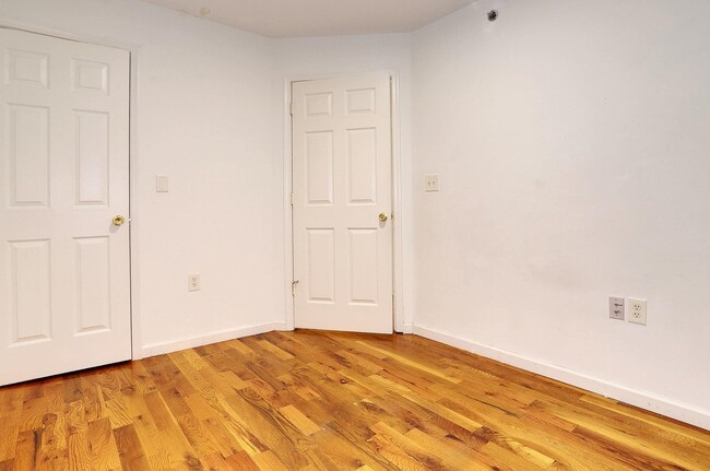 Building Photo - 236 Van Horne St