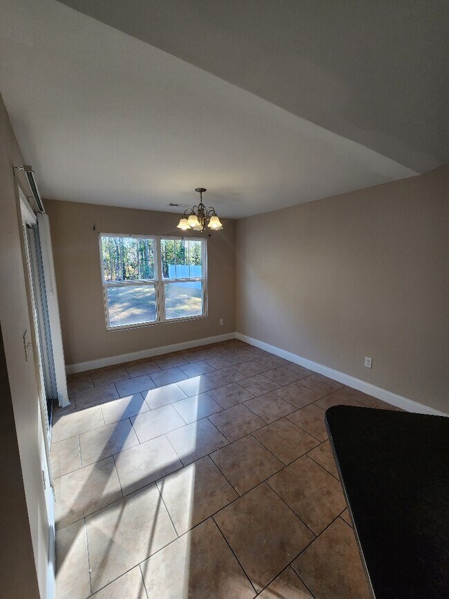 Building Photo - 223 Leadoff Dr