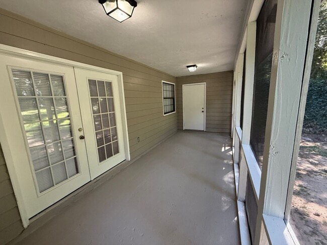 Building Photo - 886 Meginnis Ln