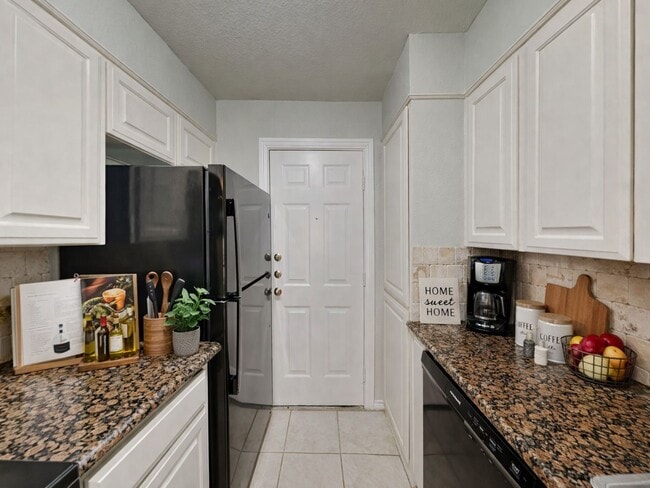 Building Photo - Renovated Single Family Home | 3 BR/1.5BA | 2-Car Garage Parking | Covered Patio