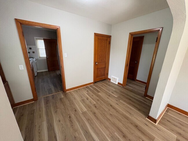 Building Photo - 3 Bedroom 1 Bathroom Single Family Home
