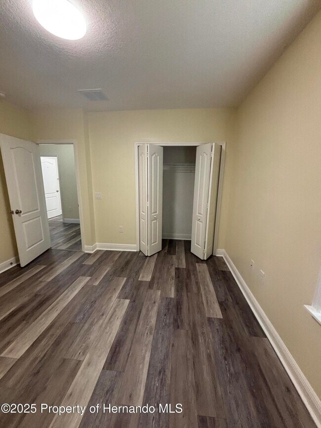 Building Photo - 1159 MacFarlane Ave