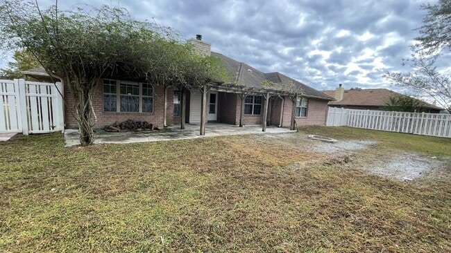 Building Photo - Home For Rent