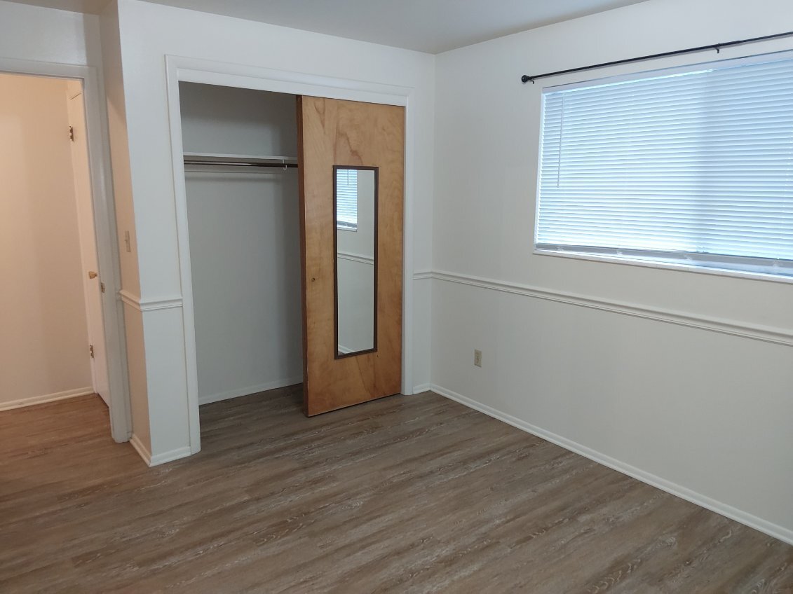 Building Photo - 727 E 800 N