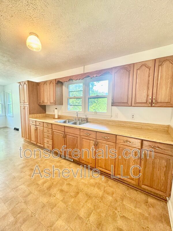 Building Photo - 1574 Lynn Rd