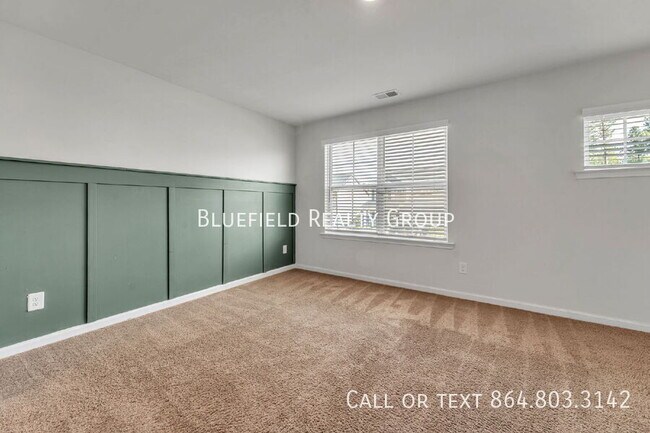 Building Photo - 815 Vanguard St