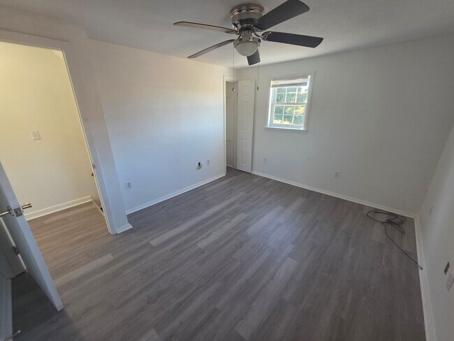 Building Photo - 47 Oakwood Ave