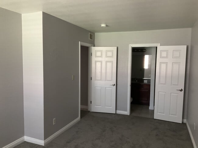 Building Photo - 4965 Indian River Dr