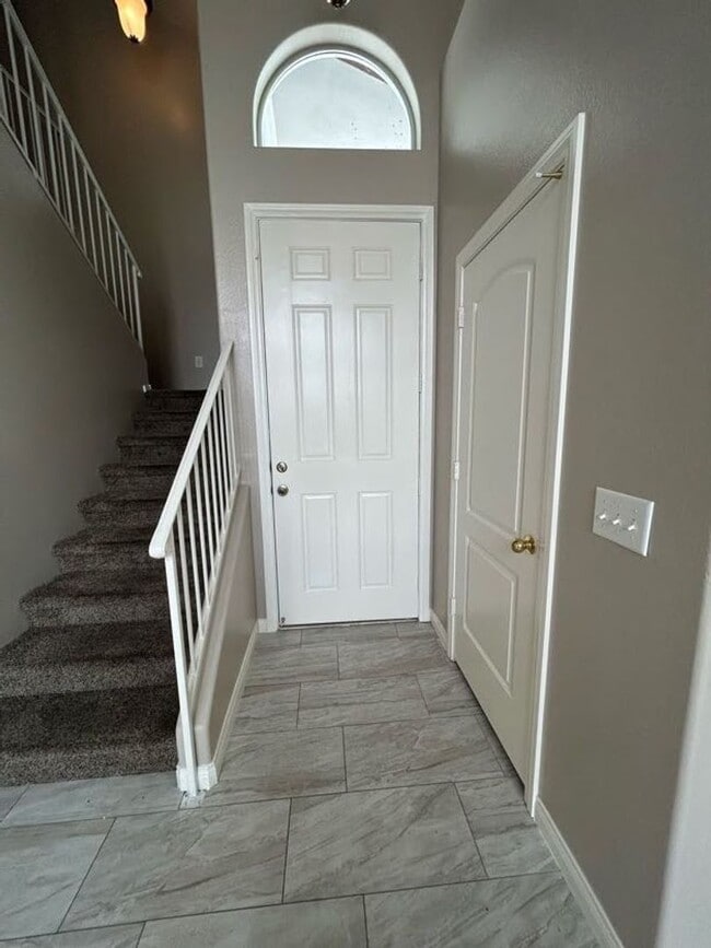 Building Photo - A Beautiful Town Home around the Spring Va...