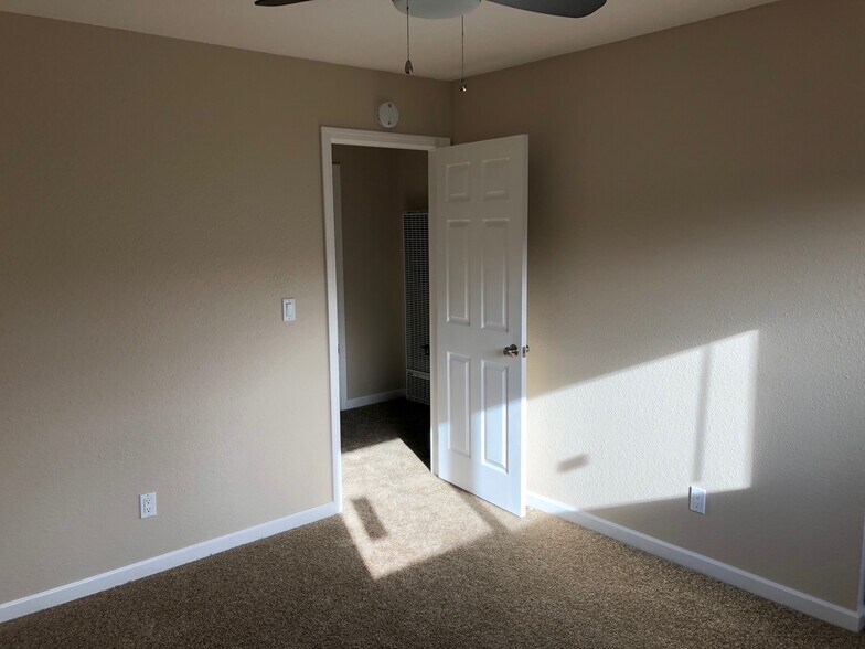 Building Photo - 366 Rose Ave