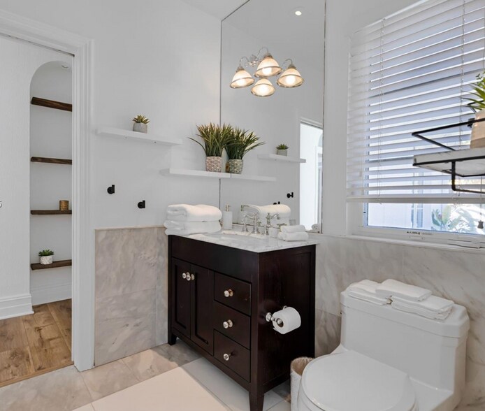 Building Photo - 113 NE 101st St