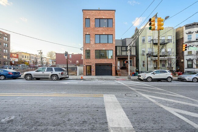 Building Photo - 1707 Palisade Ave
