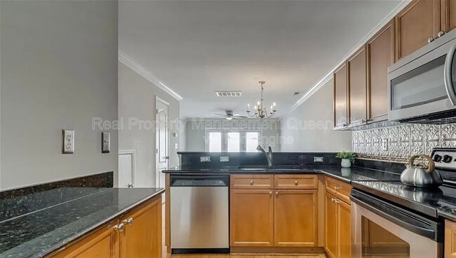 Building Photo - 1224 Green Oaks Ln