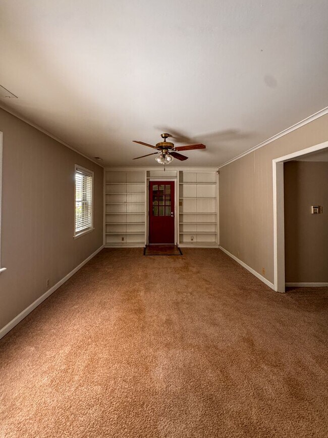 Building Photo - Beautiful Tri Level Home in Vanstory Hills