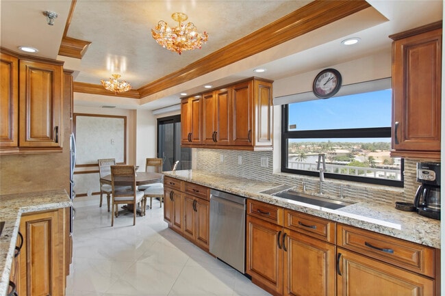 Building Photo - 2917 S Ocean Blvd