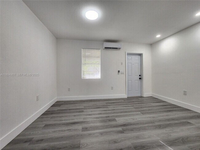 Building Photo - 5934 Buchanan St