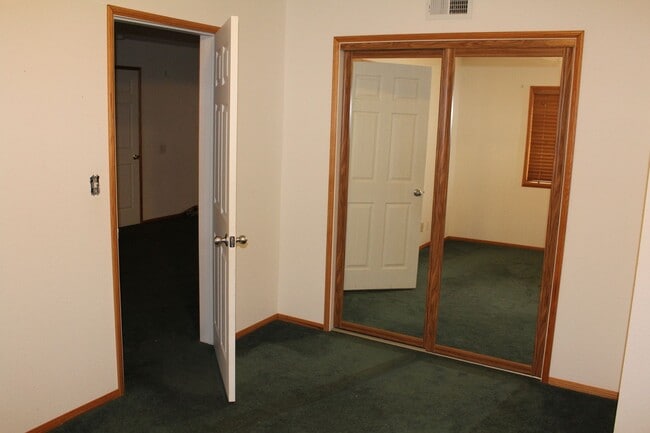 Building Photo - Quaint 1-Bedroom Mountain Apartment with Private Driveway & Utilities Included