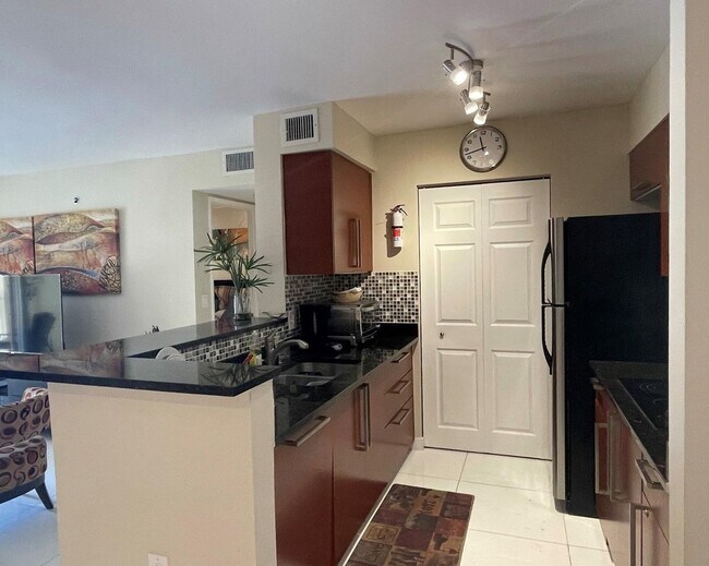 Building Photo - 19701 E Country Club Dr