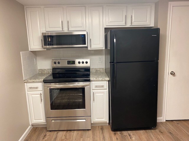 Kitchen - 404 S Texas Dr