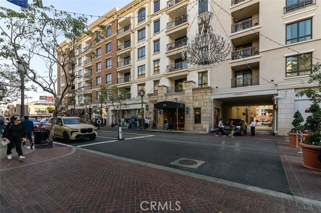 Building Photo - 305 Caruso Ave