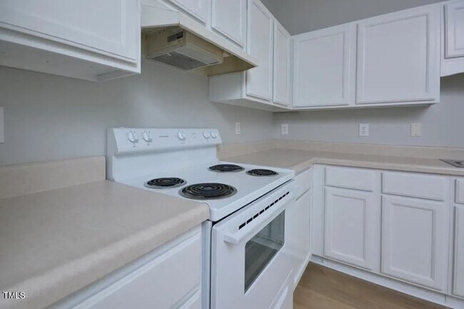 Building Photo - Spacious and Updated!  4 Bedrooms, LVP Flo...