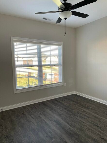 Building Photo - 1221 Shallowford St