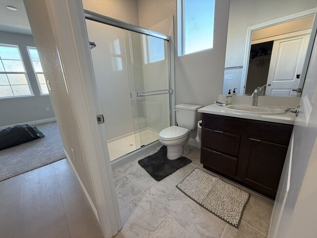 Building Photo - Beautiful 5 bedroom, 4 bathroom 2 story home in Rancho Cordova!!!