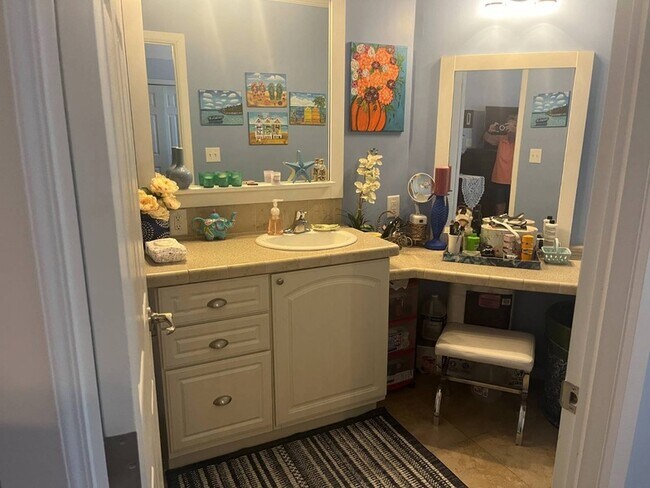 Building Photo - 5904 SW 59th Ln