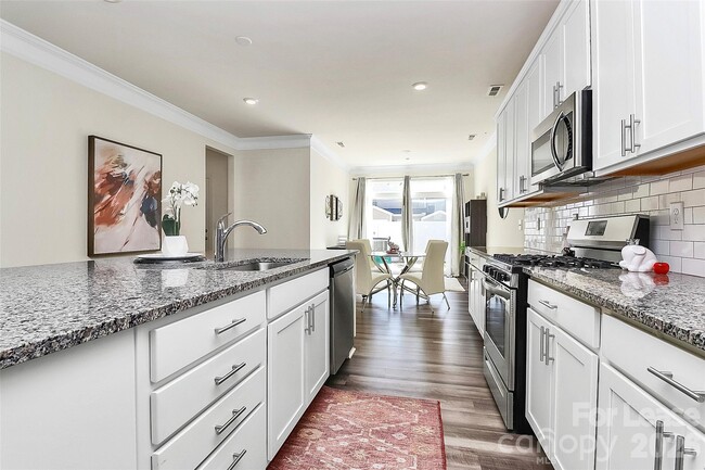 Building Photo - 2126 Blewett Dr