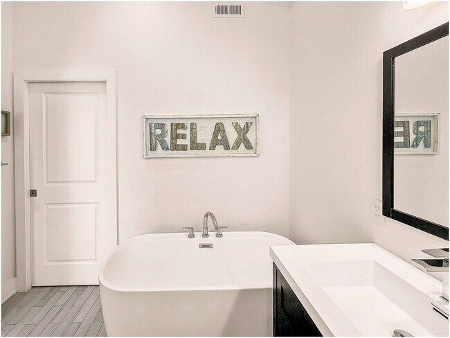 Building Photo - 1115 Germantown Ave