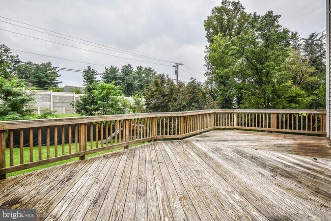Building Photo - 9627 Locust Hill Dr