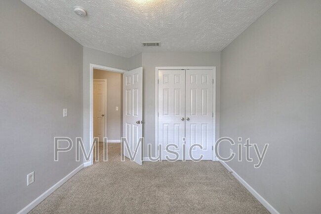 Building Photo - 1068 Ashmore Dr
