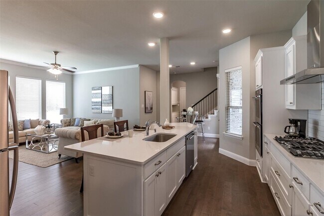 Building Photo - Location!! 2018 house, refrigerator provided! Dont miss this sweet home!