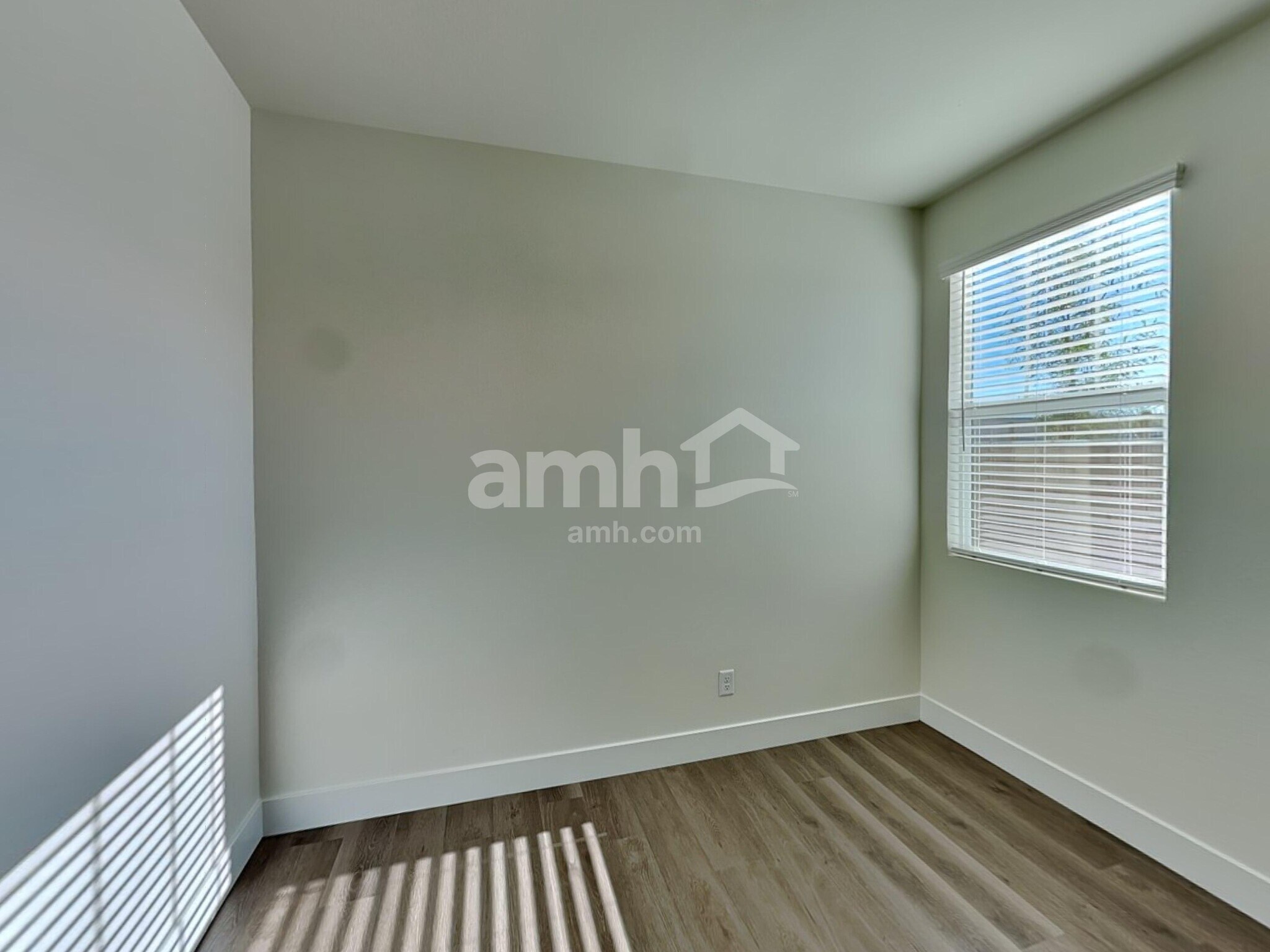 Building Photo - 822 English Primrose St