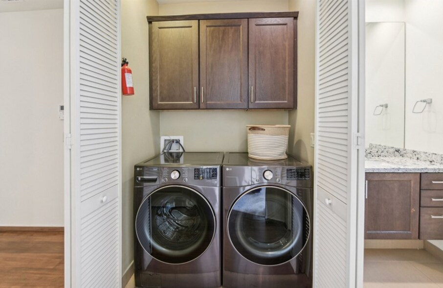Laundry - 2205 Rockefeller Ln