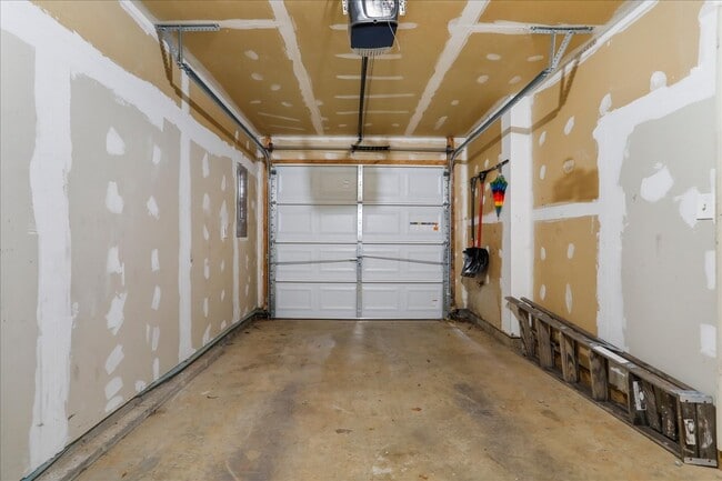 Building Photo - 1310 Hampshire Dr