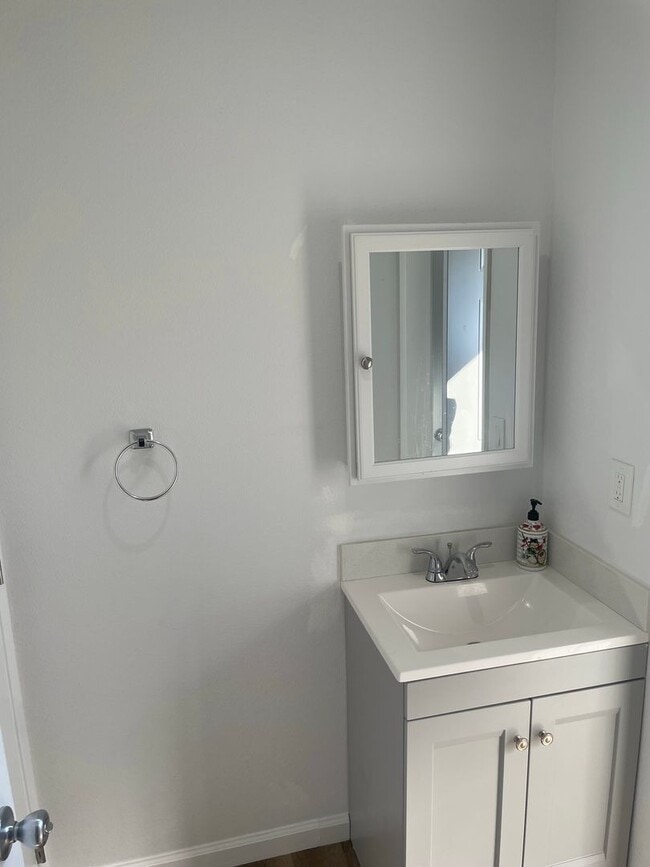 Building Photo - Charming and Upgraded ADU with separate entrance and ALL UTILITIES PAID!