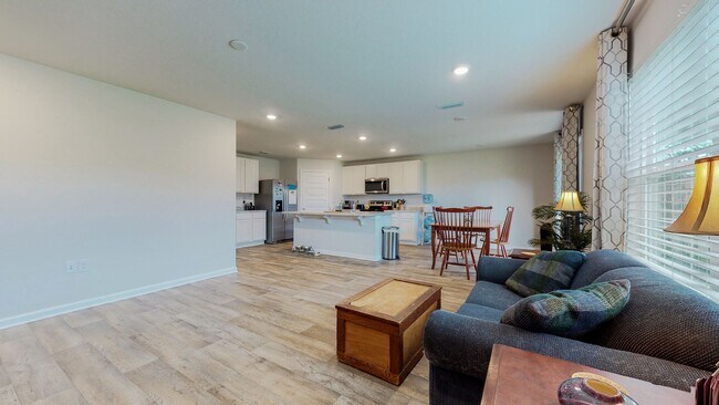 Building Photo - 5 Bedroom / 3 Bathroom Home  in Hammock Bay w/Fenced in Yard