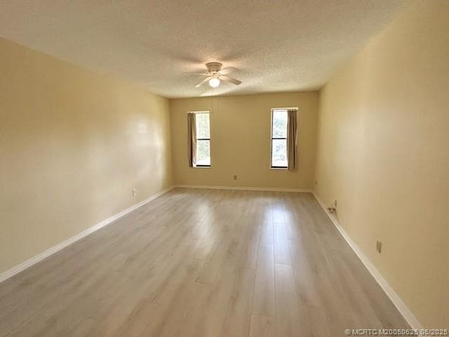 Building Photo - 200 SE Four Winds Dr