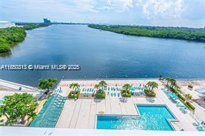 Building Photo - 300 Bayview Dr