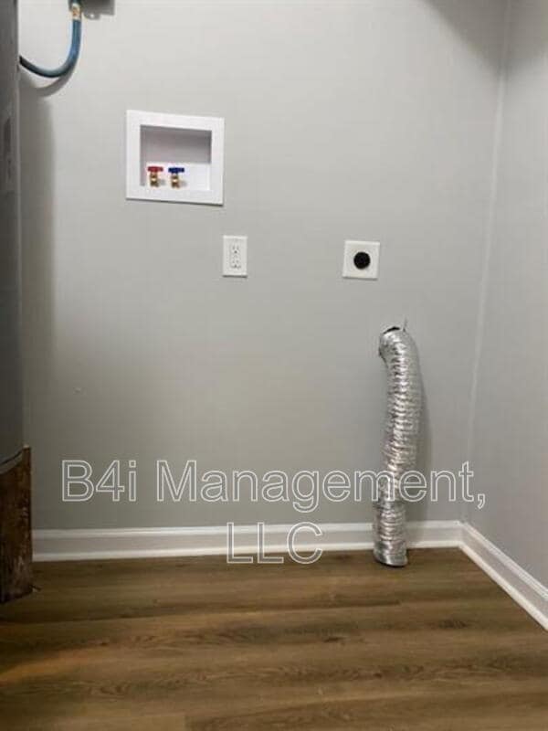Building Photo - 255 Robert E Lee Dr