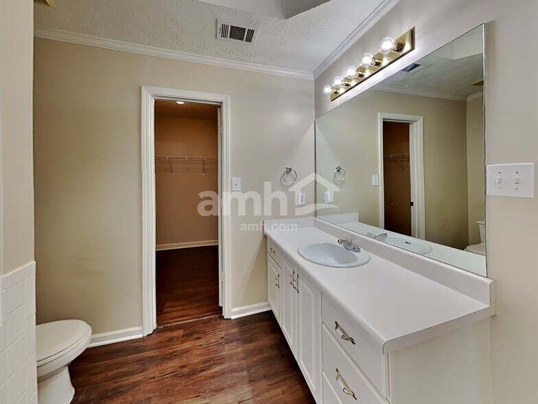 Building Photo - 23 Thorne Berry Dr