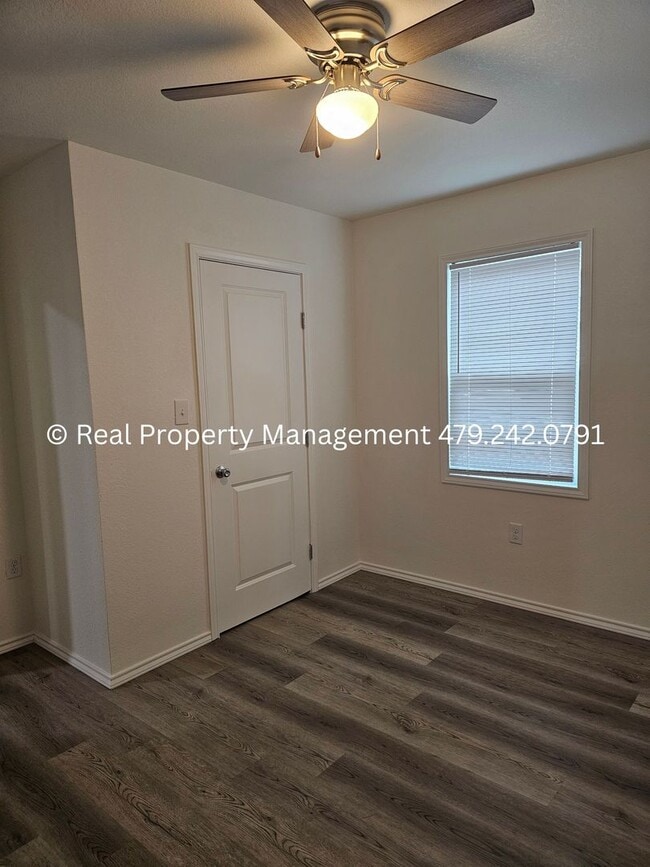 Building Photo - 407 Hemlock St