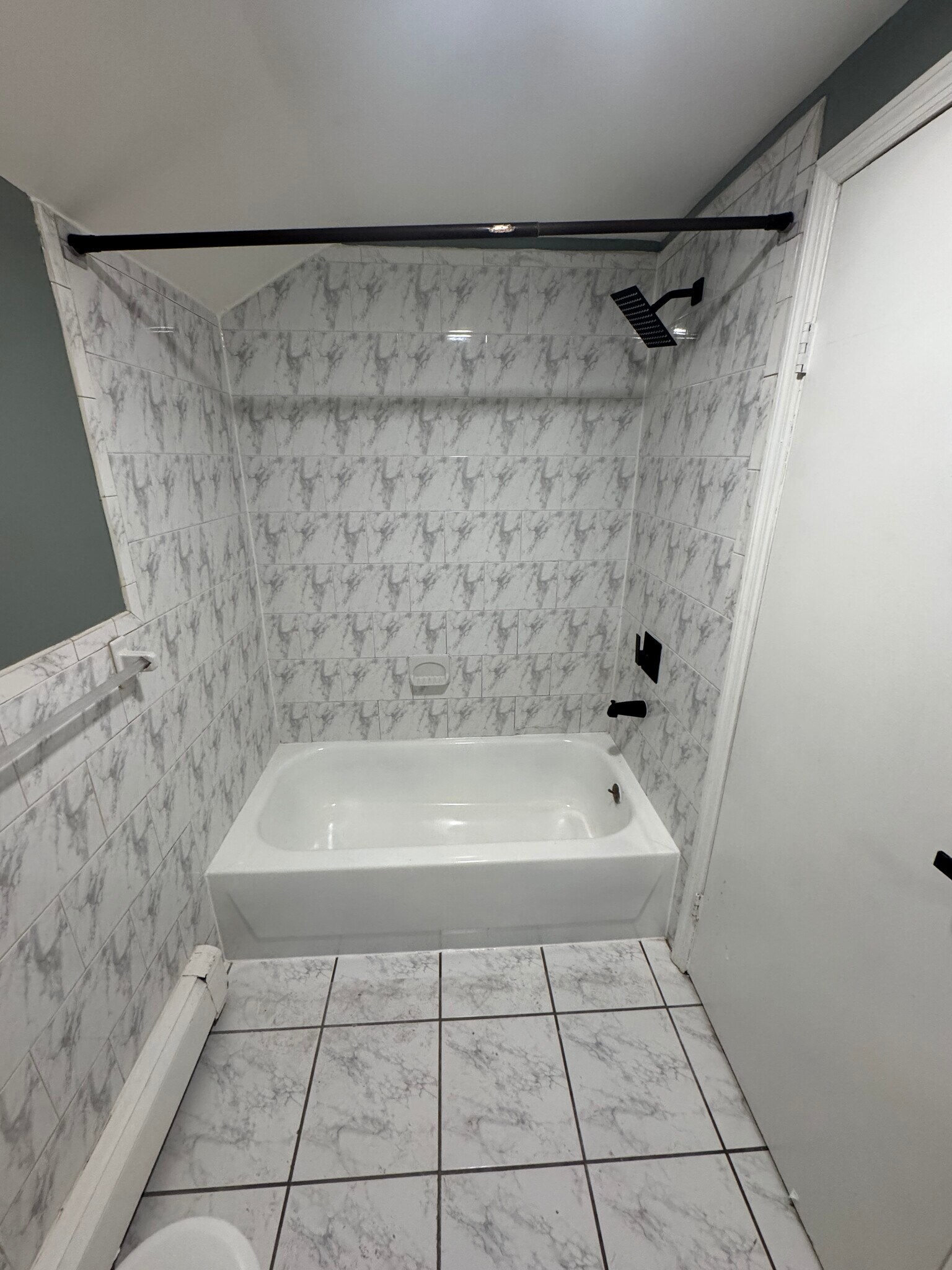 Building Photo - 35 Coit St