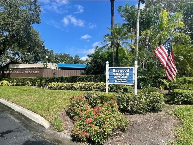 Primary Photo - 4541 Carambola Cir S