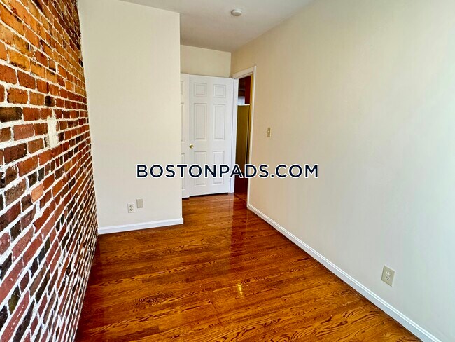 Building Photo - 94 Tyler St.